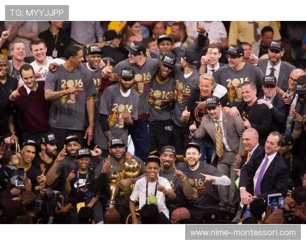 篮球赛快讯聚焦终场绝杀与逆转风云激荡全场热血对决点燃观众激情时刻 - 副本 - 副本 (4) - 副本