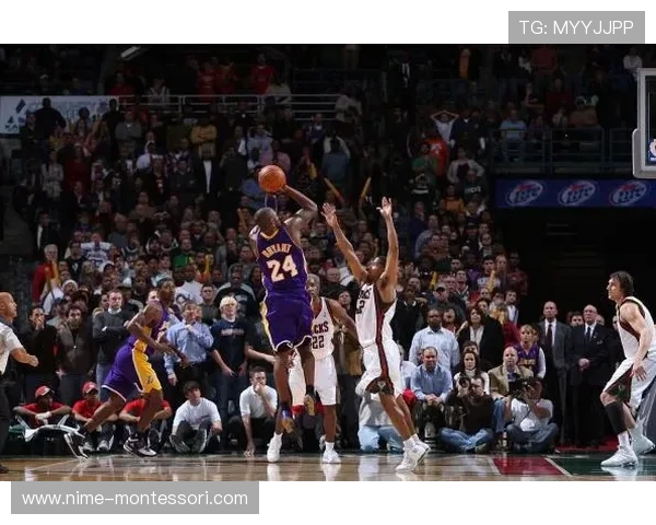 篮球赛场最后一秒压哨绝杀的激情与传奇瞬间背后的荣耀与梦想故事 - 副本 - 副本 - 副本